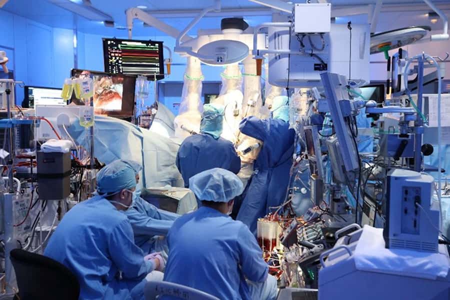 多職種連携によるロボット支援下手術の施行風景