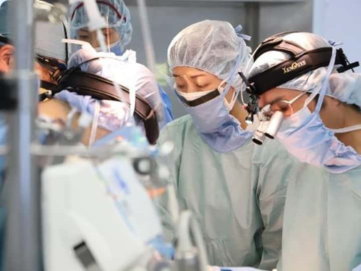 手術助手の画像